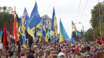 В центре Киева проходит "Марш защитников Украины" (фото, видео)