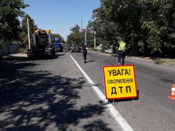 ДТП в Мариуполе: столкнулись два грузовика и перекрыли дорогу, - ФОТО, ВИДЕО