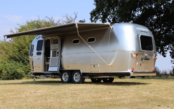 В сети показали роскошный кемпер Airstream (ФОТО)