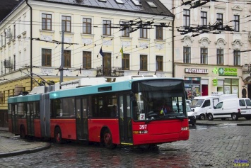 В Черновцах полиция запретила перевозить пассажиров троллейбусами: движение транспорта прекращено