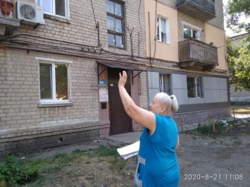 В Павлограде разрушающийся дом спасают монтажной пеной