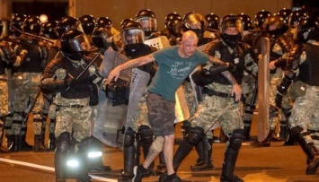 В центре Минска опять задерживали протестующих, в автозаки брали только мужчин