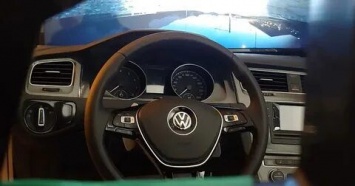 Volkswagen Golf стал кокпитом для гоночного симулятора (ВИДЕО)