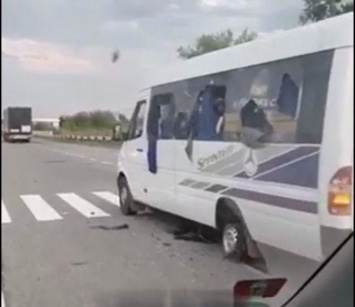 Обстрел автобуса "ОПЗЖ" под Харьковом: в заложники никого не брали - полиция