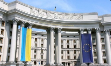 Украина направила РФ ноту протеста из-за визита Путина в оккупированный Крым