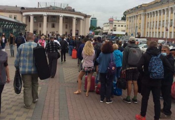 В метро - гигантские очереди