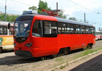 Оккупанты "ДНР" наконец-то запустили "собственный" трамвай. В цветах флага УПА (ФОТО)
