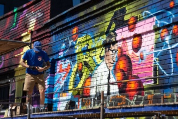 В Киеве появилась стена стрит-арта. Фото и видео