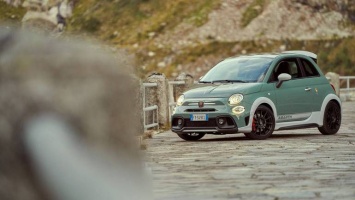 Спецсерия Abarth 695 70 Anniversario появилась в Австралии