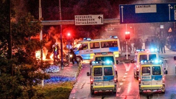 В Швеции после сожжения Корана праворадикалами начались массовые беспорядки. Фото и видео