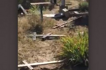 В Марганце вандалы устроили шабаш на кладбище
