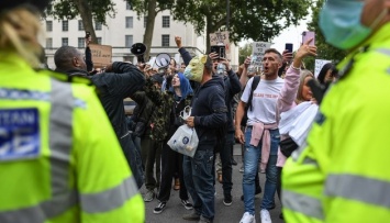В Париже и Лондоне - "антикарантинные" протесты