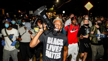 На марше против расизма в США снова требовали прекратить полицейское насилие