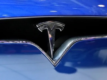 Tesla анонсировала новые функции для своих электрокаров