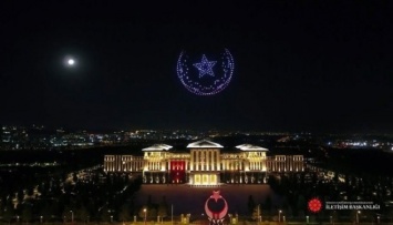 В Турции устроили световое шоу с участием 300 дронов