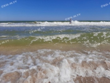 В Кирилловке море "пошутило" - медузы исчезли вместе с курортниками (фото)