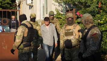 Оккупанты снова пришли с обысками к крымским татарам, четверо задержанных