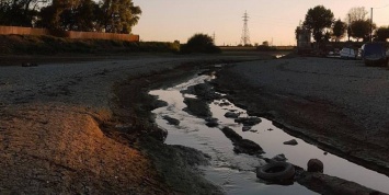 Река Кубань из-за небывалой засухи превратилась в ручеек