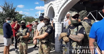 Полиция принимает меры по недопущению конфликта в поселке Андреевка Харьковской области