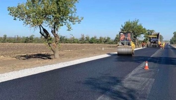 Дорожники обновляют участок трассы Кропивницкий-Кривой Рог