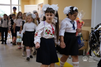 На Донбассе начался учебный год по обе стороны конфликта. И на фоне COVID-19
