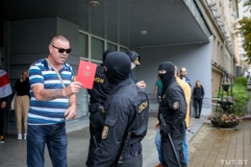 В Беларуси прошли массовые задержания протестующих и журналистов: фото, видео