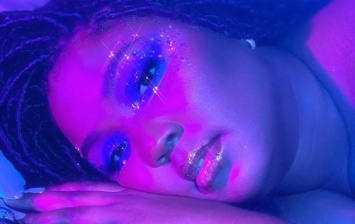 Пышнотелая Lizzo снялась в эротической фотосессии