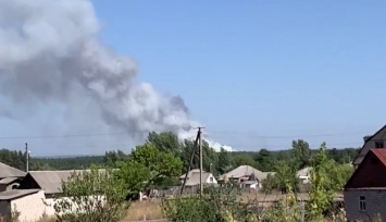 В районе базы 92 бригады ВСУ под Харьковом горит лес