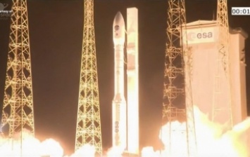 Во Французской Гвиане запустили ракету Vega с 53 спутниками (видео)