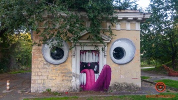 В парке Шевченко появился необычный «глазастый» арт-объект (ФОТО)