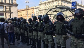 В Минске силовики задержали двух телеведущих