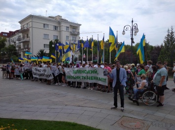 Одесские киношники под Офисом президента требовали уволить совладельца Одесской киностудии с поста министра культуры