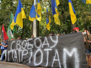 "Свободу патриотам": в Харькове активисты вышли на пикет под управление Нацполиции, - ФОТО