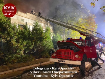 Масштабный пожар охватил здание на Подоле в Киеве. Фото и видео