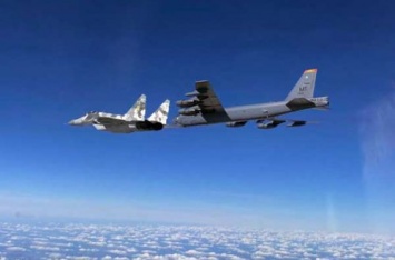 Пентагон объяснил, почему B-52 Stratofortress появились в небе Украины