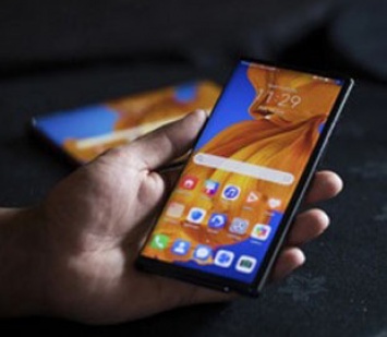 Huawei поднимает цены на смартфоны из-за американских санкций