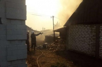 Еще один масштабный пожар в Украине - уже сгорело несколько домов