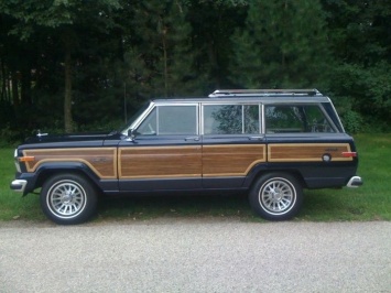 Jeep Grand Wagoneer уже нарядили в деревянный костюм