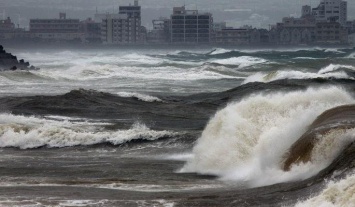 Мощный тайфун накрыл Японию: пострадали десятки тысяч людей