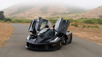 Бывший топ-менеджер Ferrari и Bugatti признался в получении взяток за продажу редких суперкаров