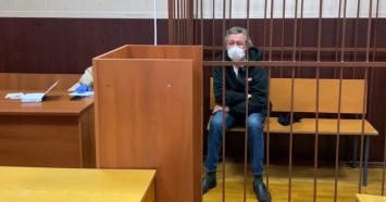 Михаила Ефремова приговорили к 8 годам колонии