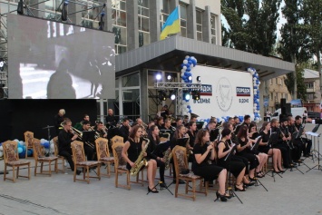 Концерт в честь Дня освобождения Донбасса подарил покровчанам лидер партии «Порядок» Леонид Байсаров