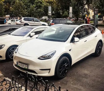 Новейший электромобиль Tesla уже появился в Украине
