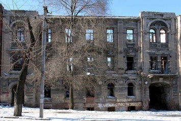 В Днепре от одного из самых красивых домов осталась только коробка