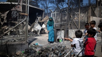 Пожар уничтожил крупнейший в Греции лагерь для беженцев. Без крова остались 13 тысяч человек