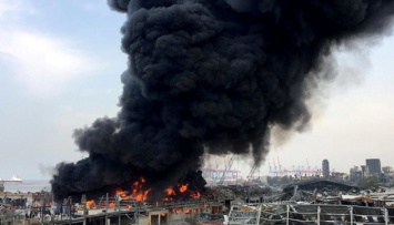 В порту Бейрута вспыхнул масштабный пожар