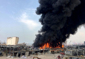 В порту Бейрута, недавно пострадавшем от взрыва, произошел пожар