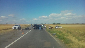 На Киевщине столкнулись три авто и мотоцикл: есть погибшие и пострадавшие