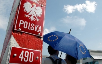 Польша массово выдает гуманитарные визы гражданам Беларуси