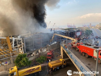 Поджог или работа болгаркой. Что могло вызвать новый пожар в порту Бейрута